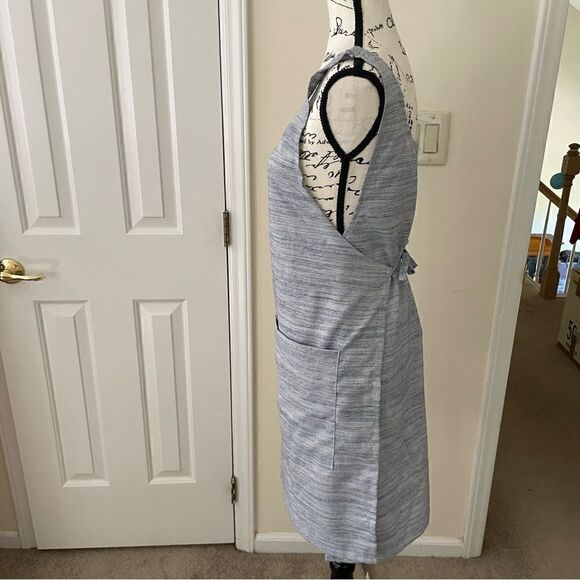 Sur La Table Light Blue Tie Marled Apron OSFM Big Pockets NWOT - Picture 2 of 9